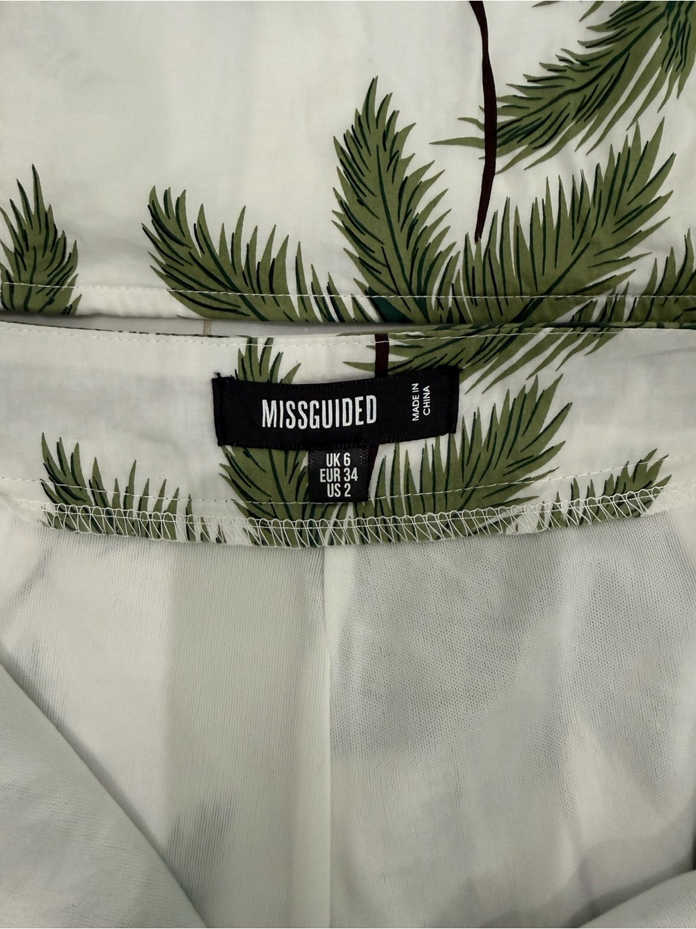 Missguided Palm Print Crop Top & Shorts Set - Green on White size 2 - Picture 8 of 16